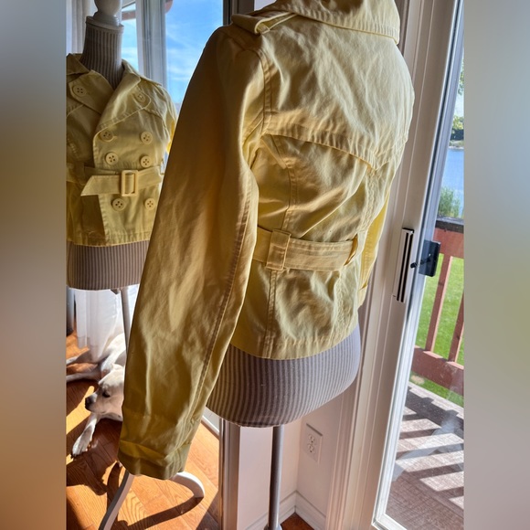 2/$20 Candies yellow jacket size medium - Picture 4 of 7